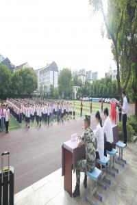 中秋国庆节前夕，博立保安为昆山葛江中学学生军训！