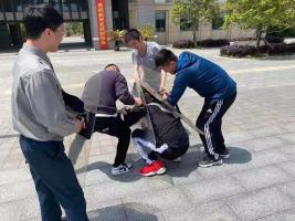 博尔立物业中华园小学举办防恐防暴演习！
